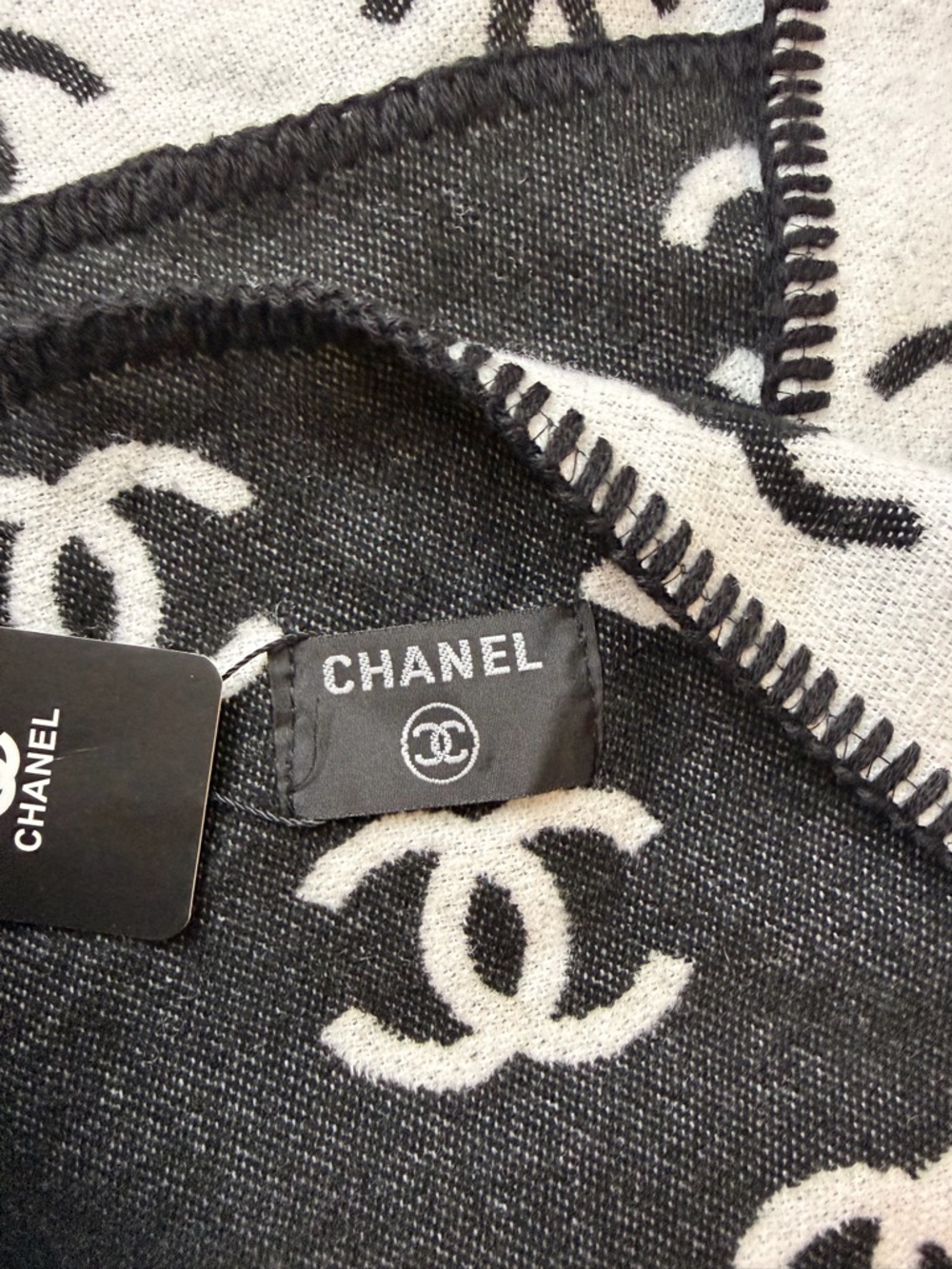 CC Interlocking logo reversible cashmere blend oversized poncho cape shawl scarf - Picture 5 of 5